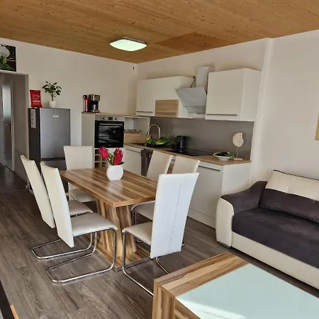 Apartment St. Poelten شقة